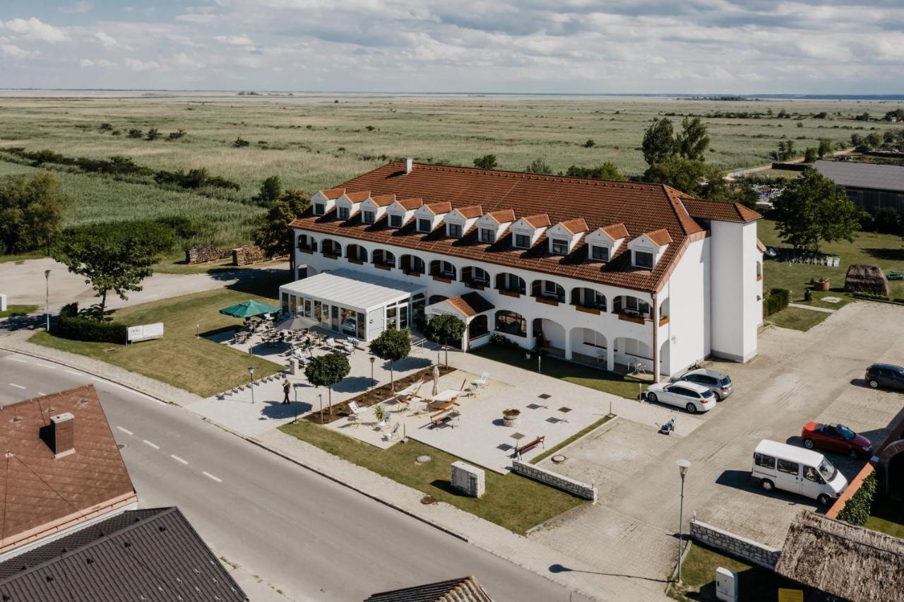 Hotel Moerbischerhof Fertőmeggyes Kültér fotó