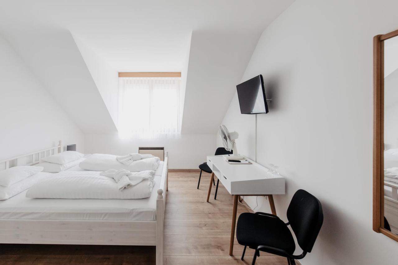 Hotel Moerbischerhof Fertőmeggyes Kültér fotó