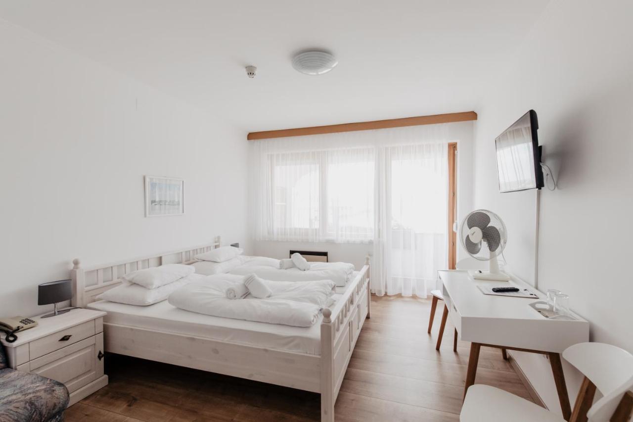 Hotel Moerbischerhof Fertőmeggyes Kültér fotó