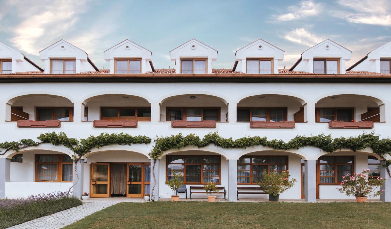 Hotel Moerbischerhof Fertőmeggyes Kültér fotó
