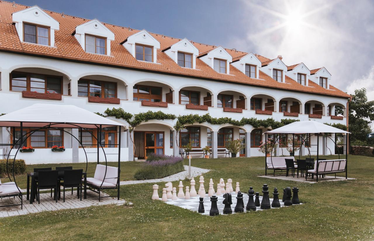 Hotel Moerbischerhof Fertőmeggyes Kültér fotó